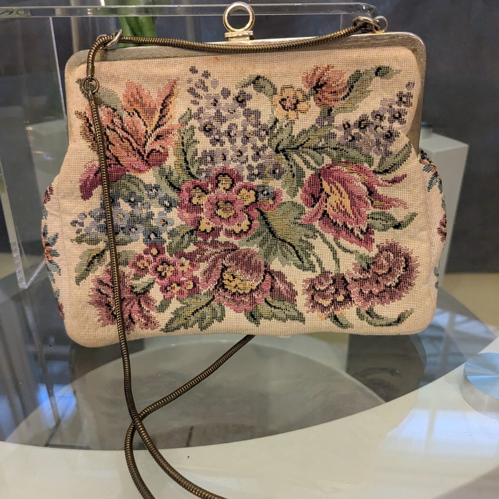 Floral Embroidered Clutch Bag